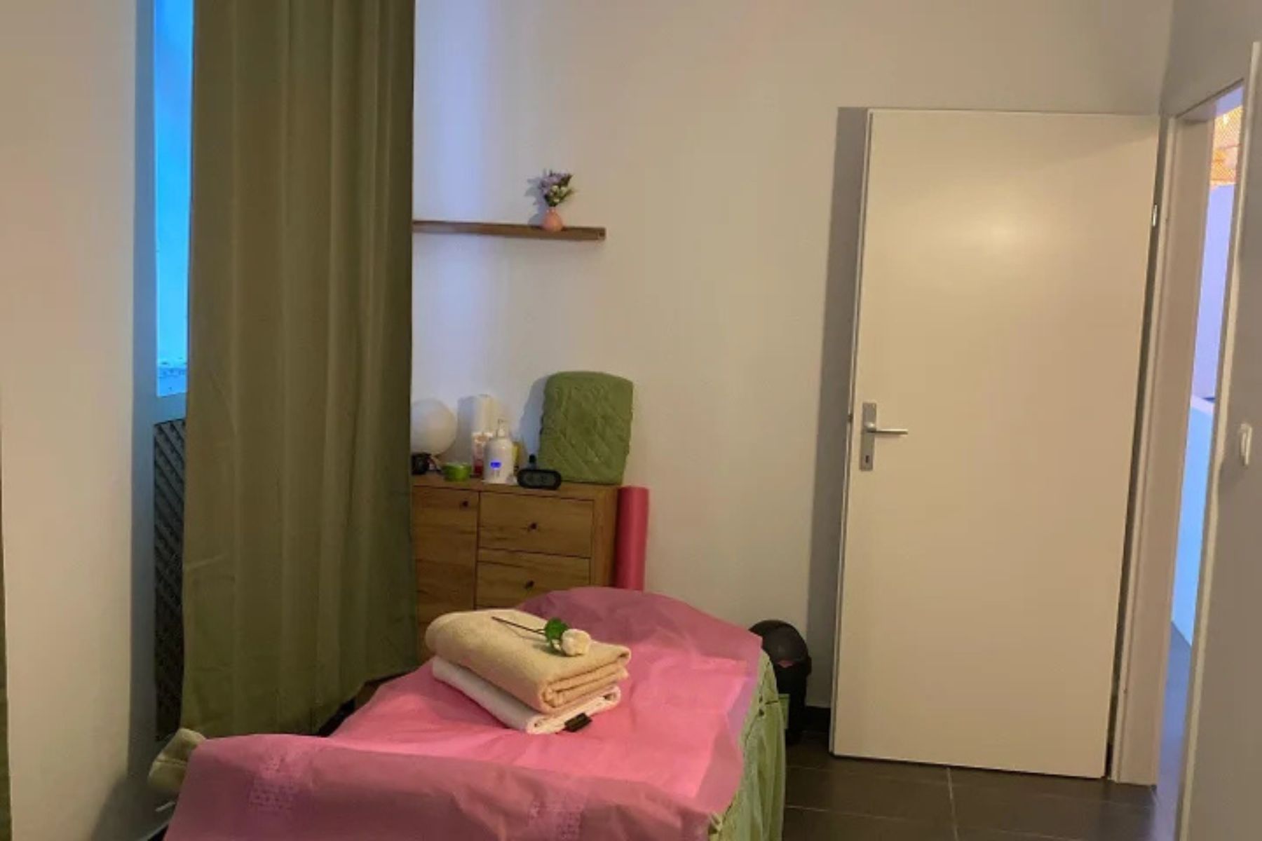Let's Relax - Head Spa & Massage