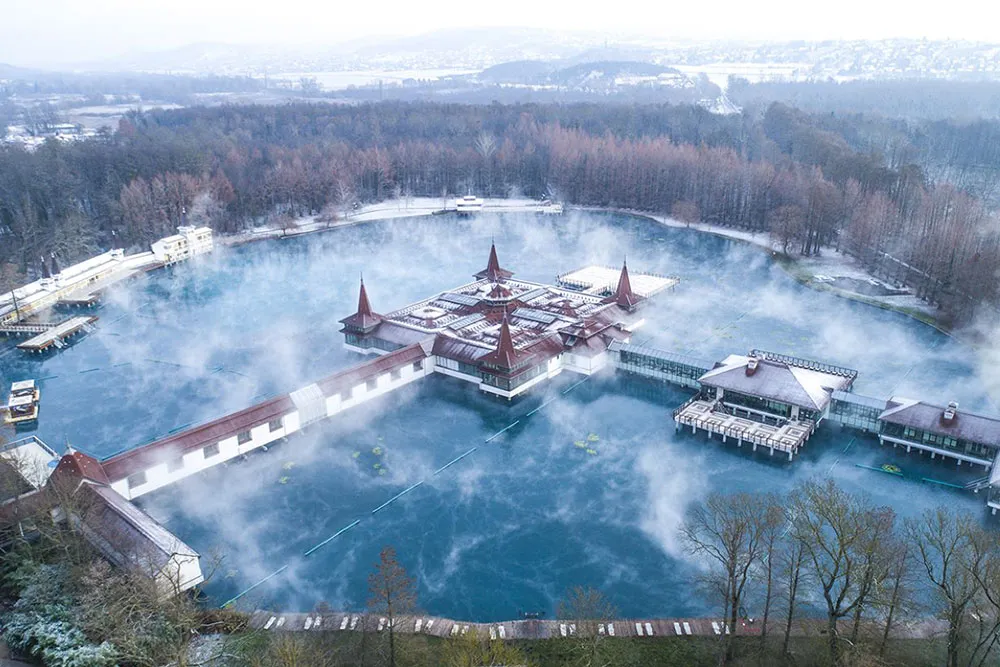 Thermalsee H&eacute;v&iacute;z