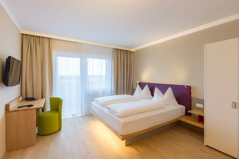 Thermenhotel ALL IN RED****