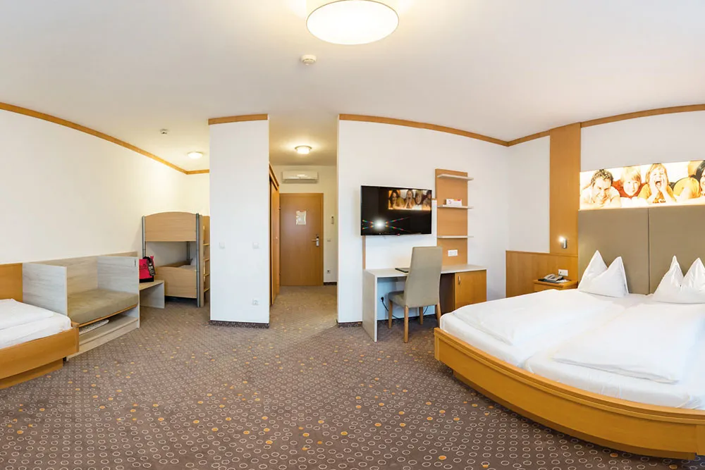 Thermenhotel Kurz ****
