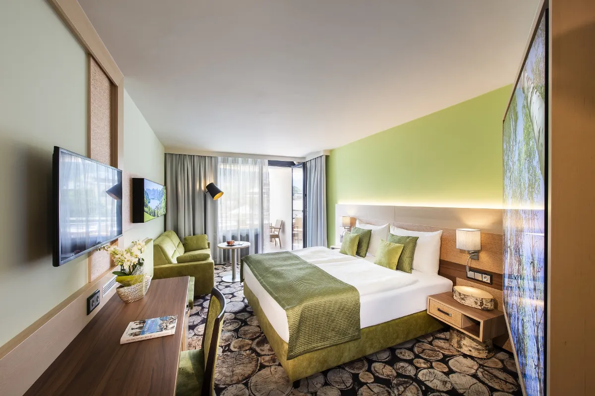 &copy;EurothermenResorts