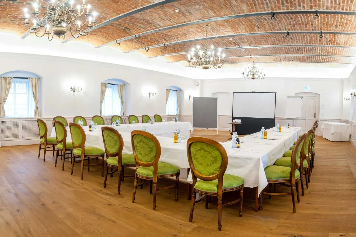 &copy; Schloss Thalheim