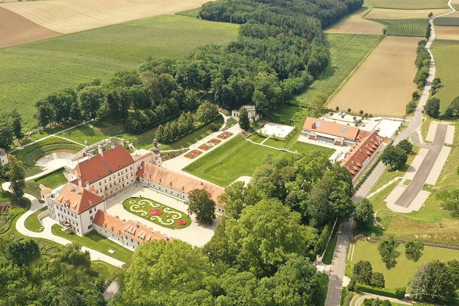 &copy; Schloss Thalheim