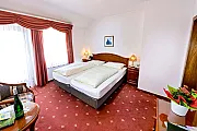 Gartenhotel & Weingut Pfeffel ****